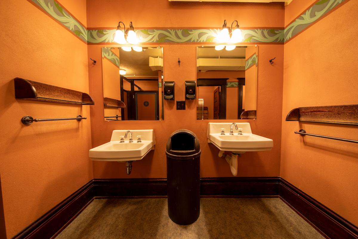 Mcmenamins Hotel Oregon McMinnville Bagian luar foto