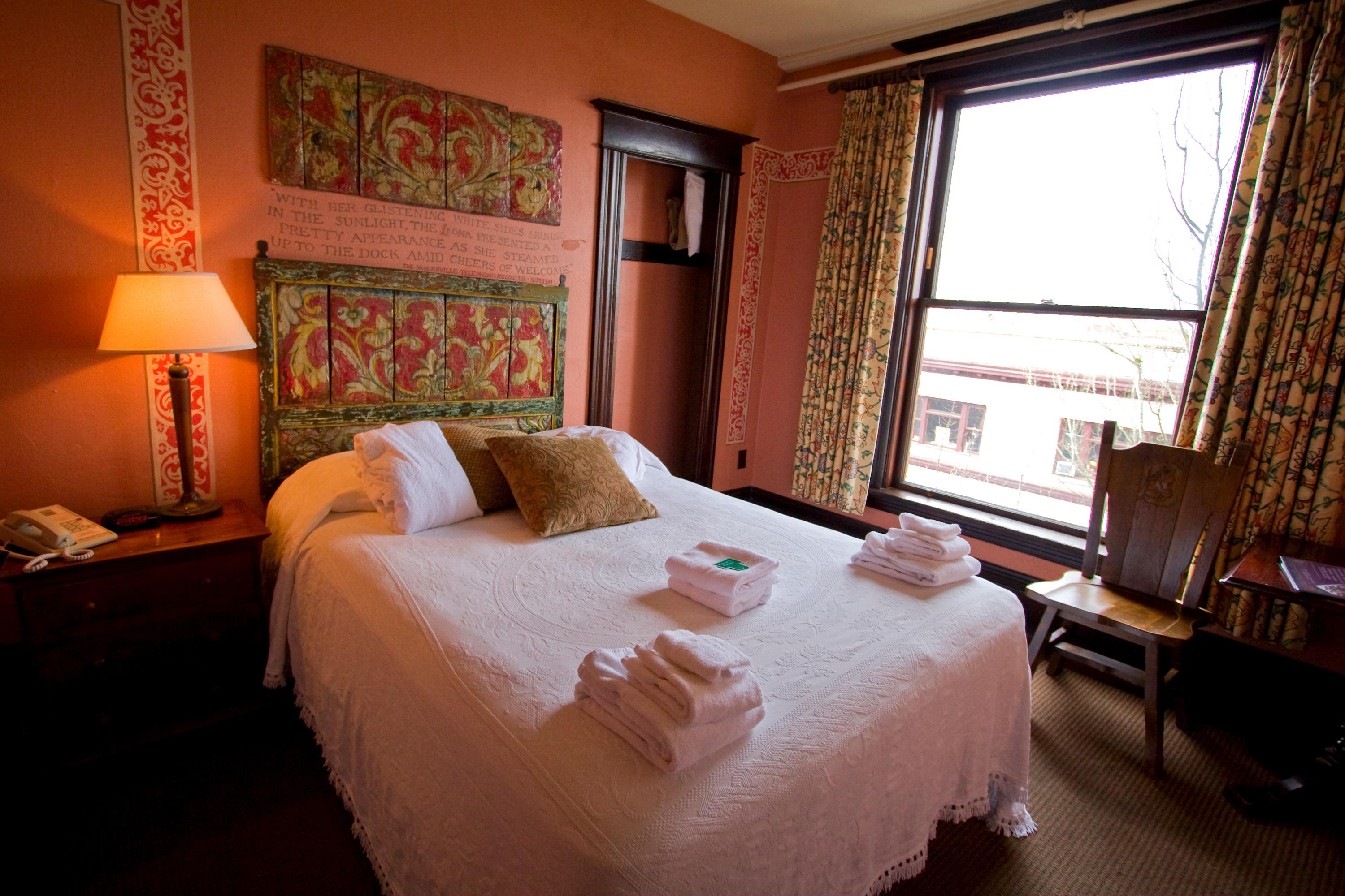 Mcmenamins Hotel Oregon McMinnville Bagian luar foto