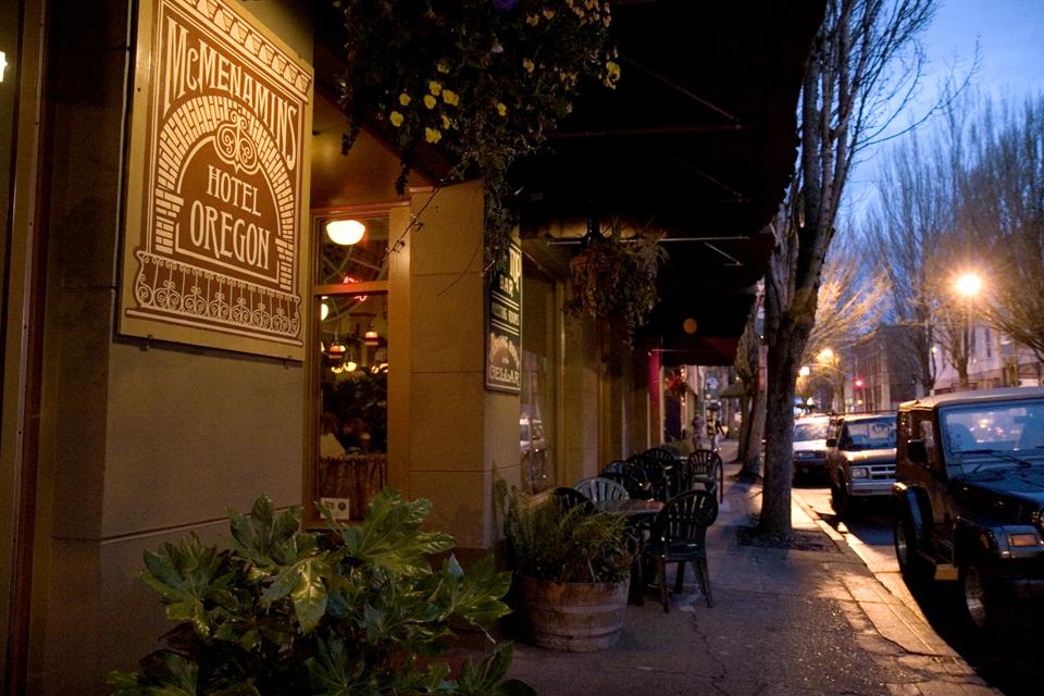 Mcmenamins Hotel Oregon McMinnville Bagian luar foto