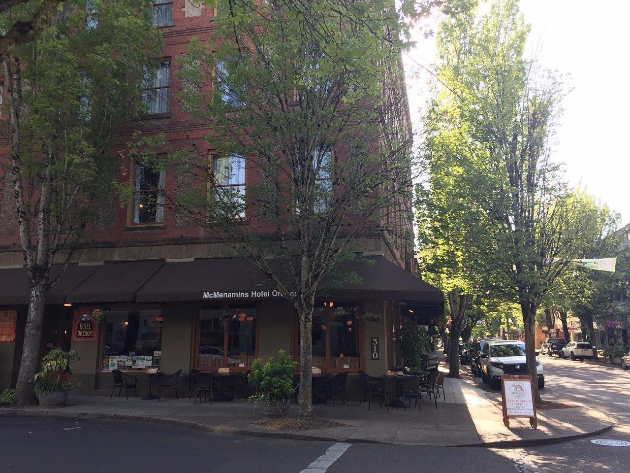 Mcmenamins Hotel Oregon McMinnville Bagian luar foto