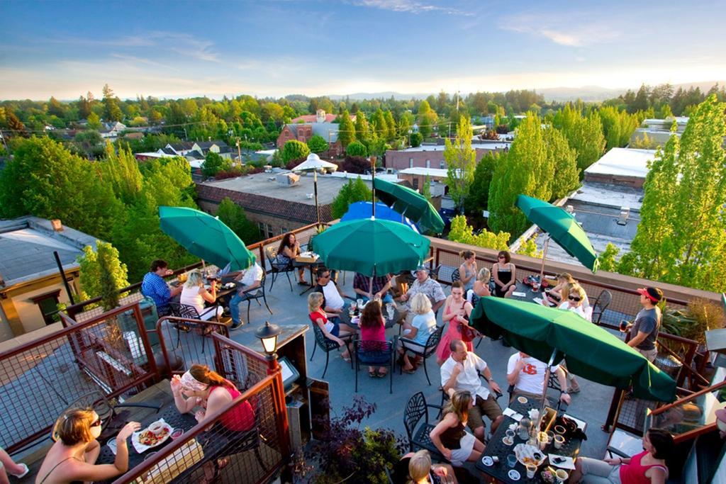 Mcmenamins Hotel Oregon McMinnville Bagian luar foto