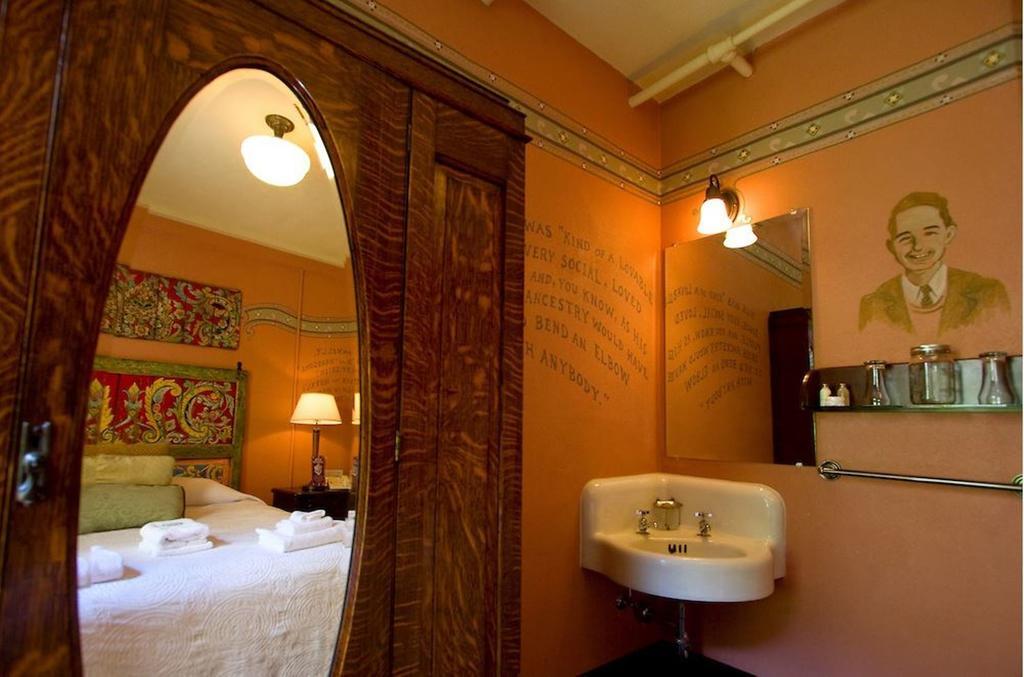 Mcmenamins Hotel Oregon McMinnville Bagian luar foto