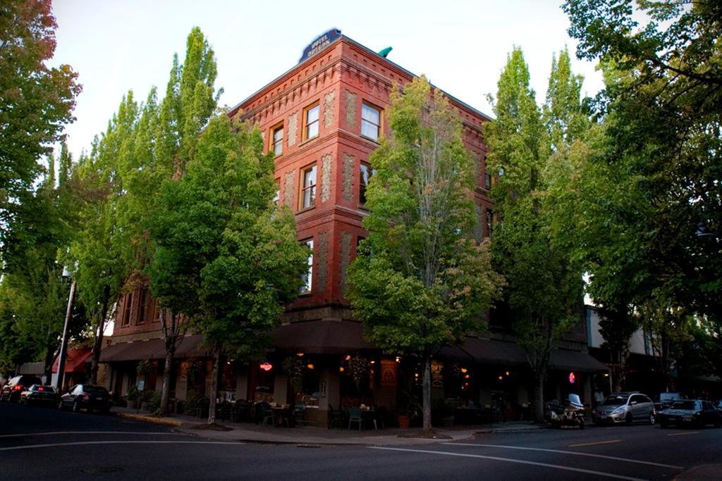 Mcmenamins Hotel Oregon McMinnville Bagian luar foto